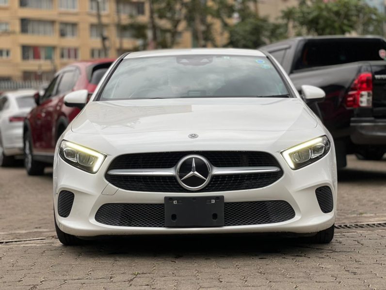 
								Mercedes Benz A180 full									