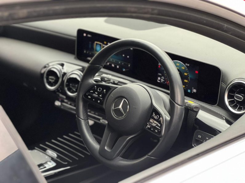 
								Mercedes Benz A180 full									