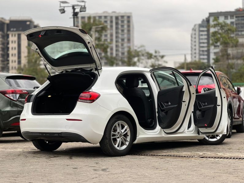 
								Mercedes Benz A180 full									