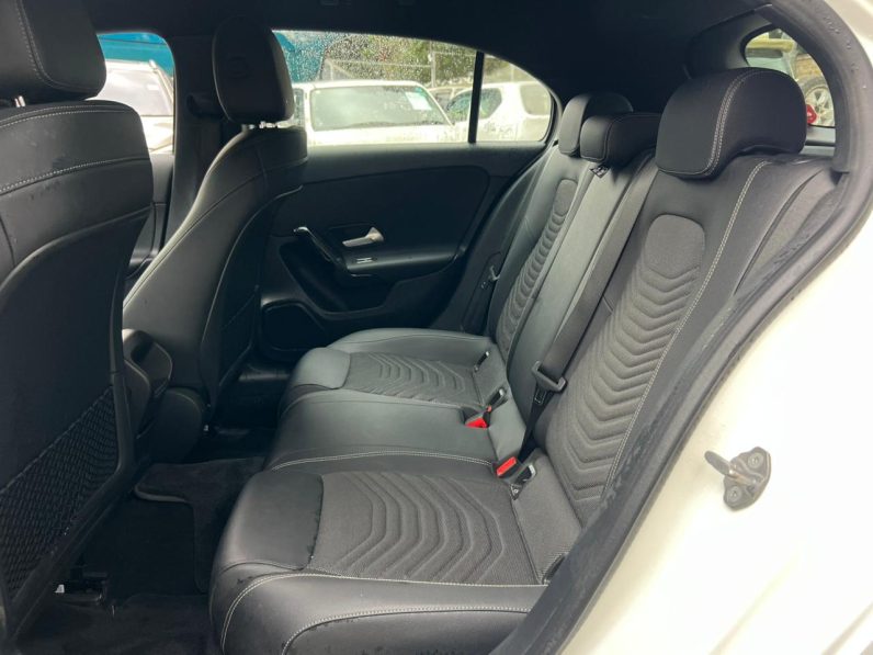 
								Mercedes Benz A180 full									