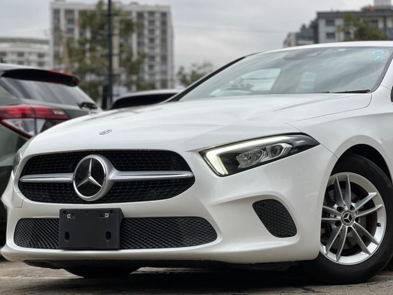 
								Mercedes Benz A180 full									