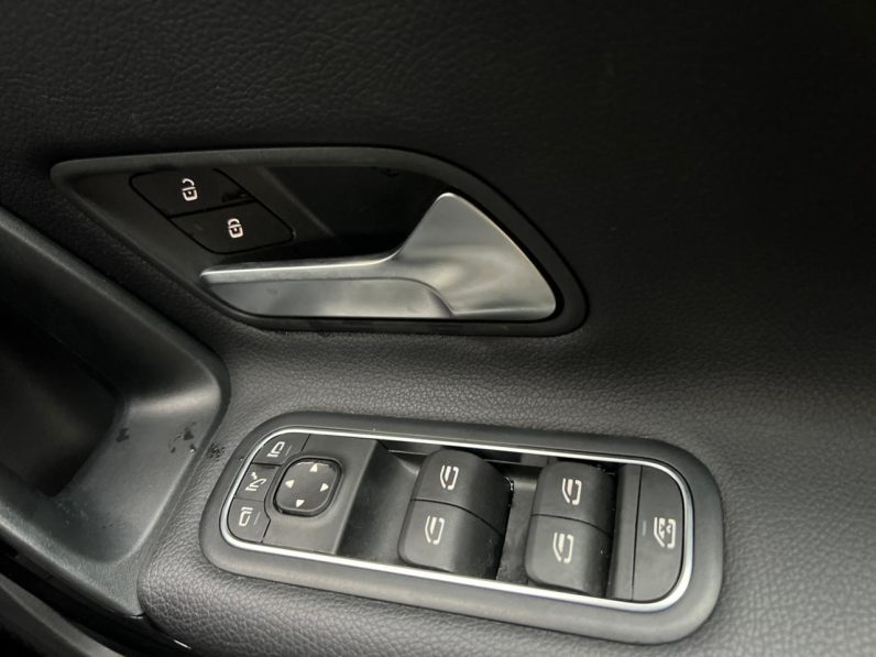 
								Mercedes Benz A180 full									