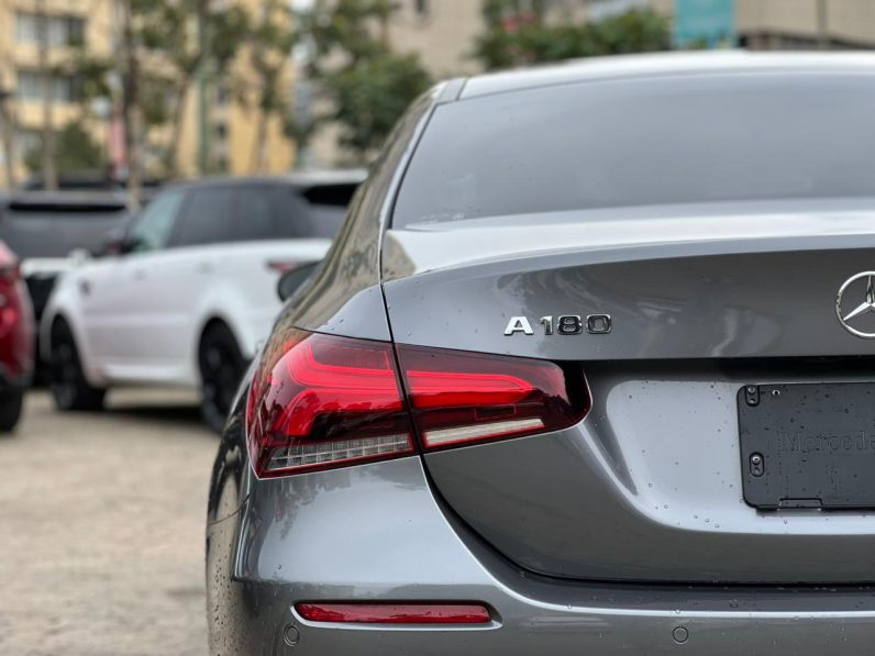 
								Mercedes Benz A180 full									