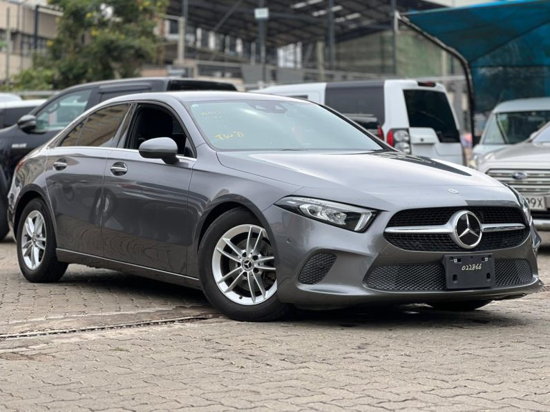 
								Mercedes Benz A180 full									