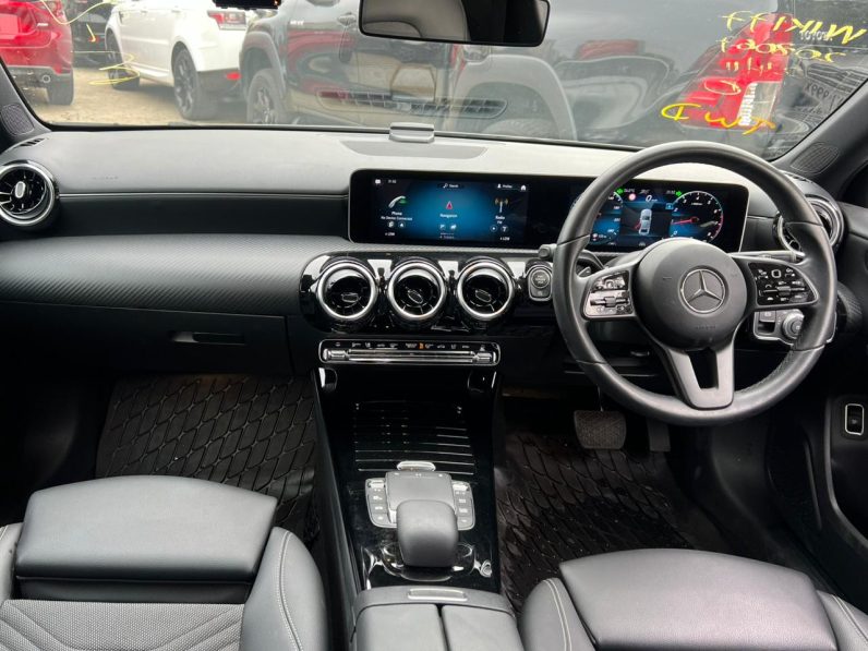 
								Mercedes Benz A180 full									