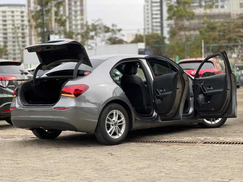 
								Mercedes Benz A180 full									