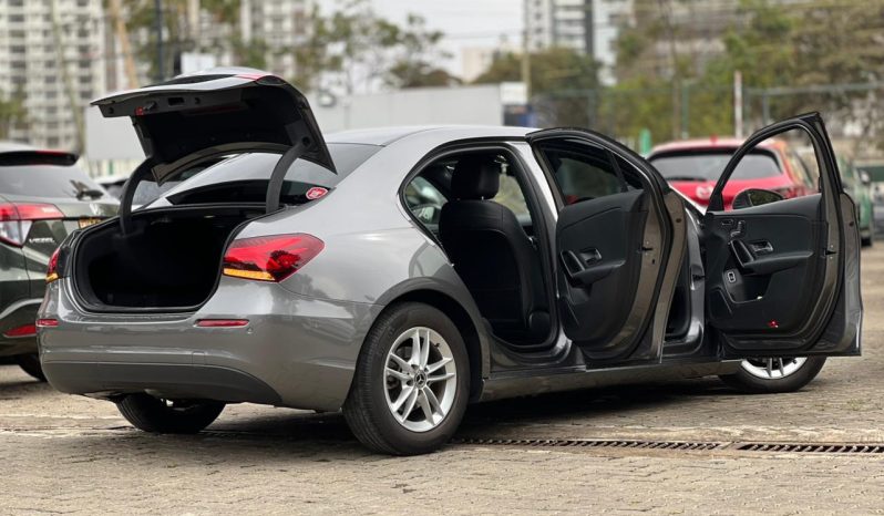 
								Mercedes Benz A180 full									