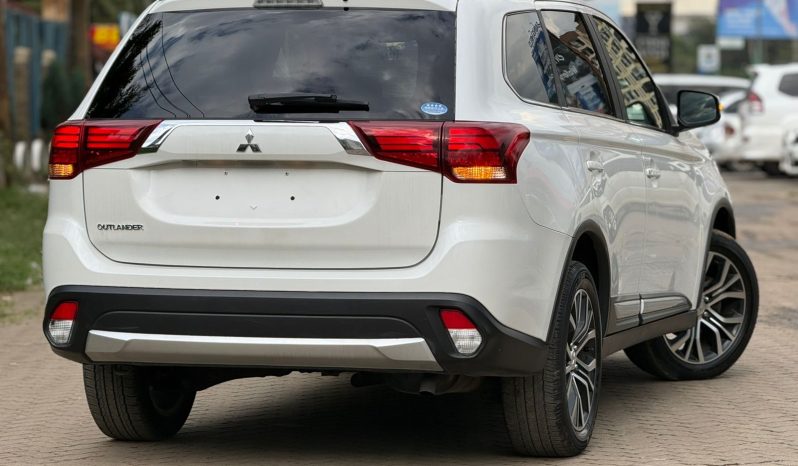 
								Mitsubishi Outlander full									