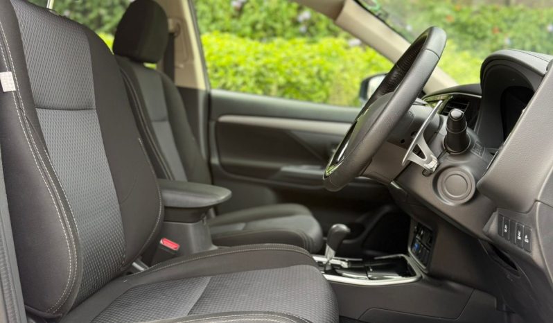 
								Mitsubishi Outlander full									