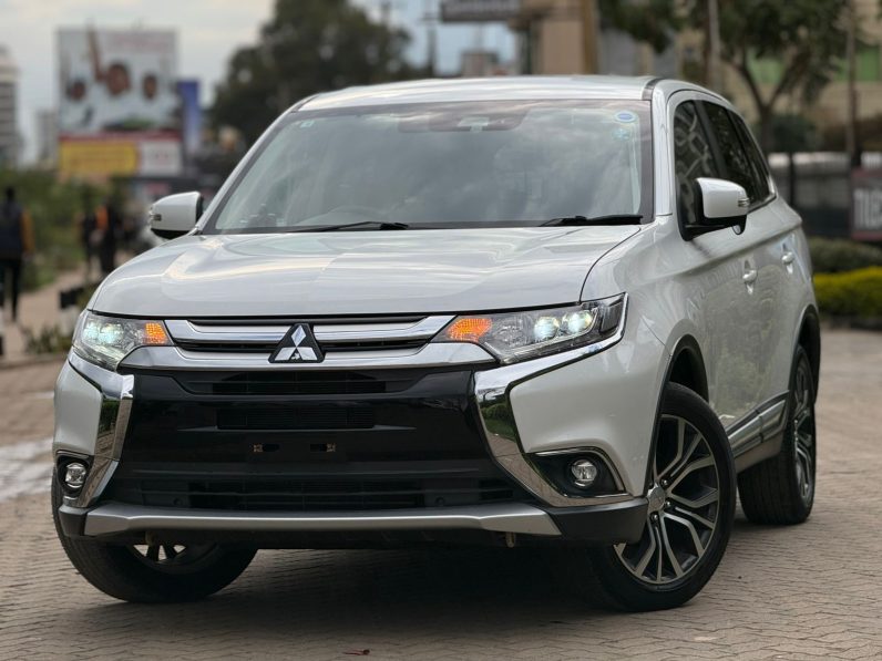 
								Mitsubishi Outlander full									