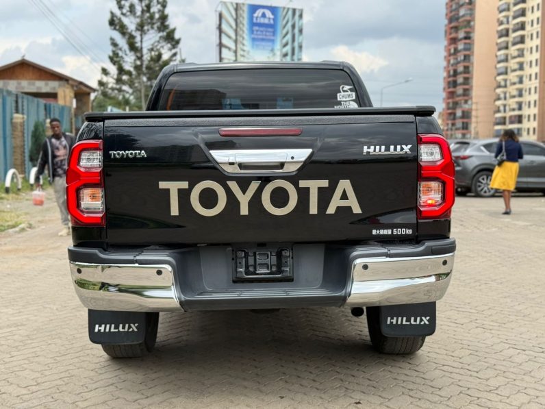 
								Toyota Hilux full									