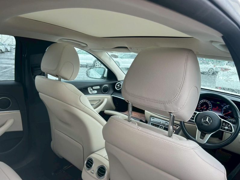 
								Mercedes Benz E200 full									