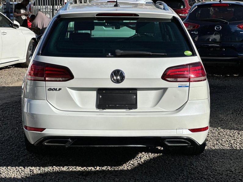 
								Volkswagen Golf variant R line full									