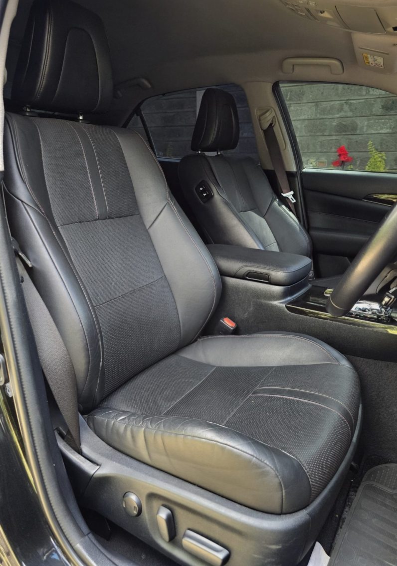 
								Toyota Crown Athelete full									