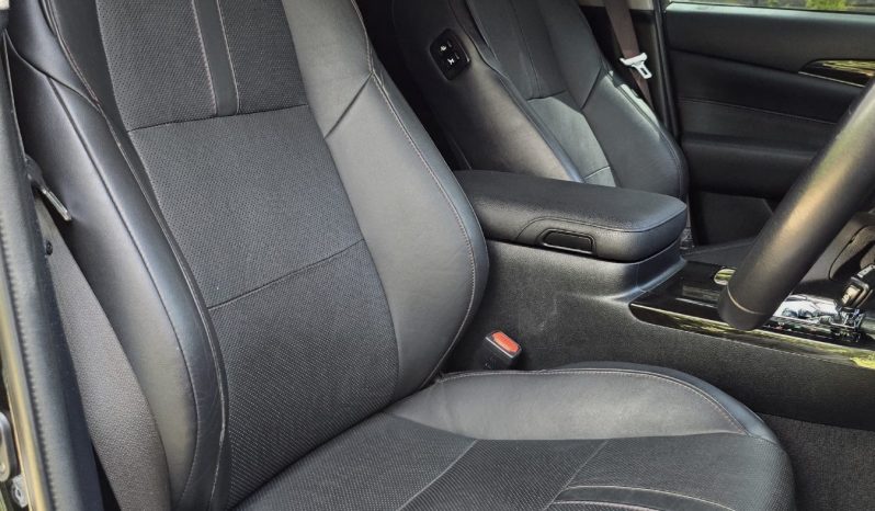 
								Toyota Crown Athelete full									