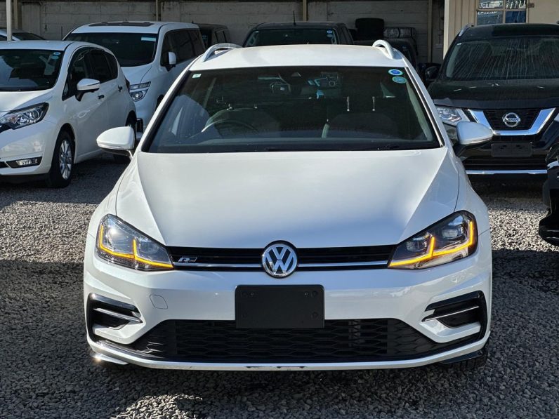 
								Volkswagen Golf variant R line full									