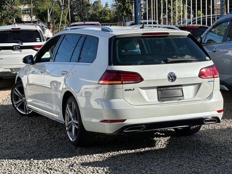 
								Volkswagen Golf variant R line full									