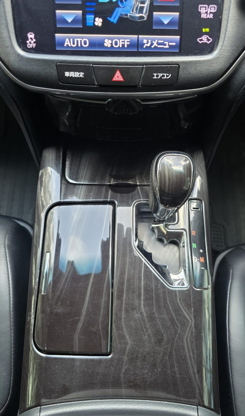 
								Toyota Crown Athelete full									