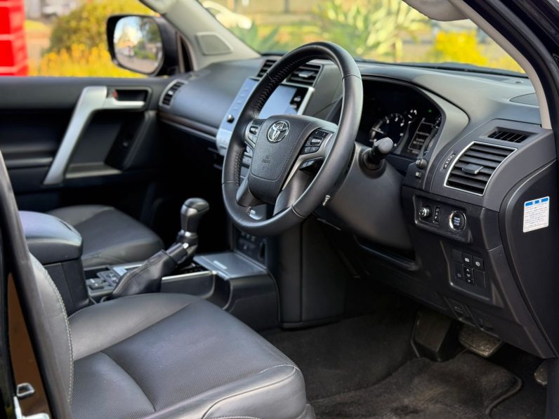 
								Toyota Land Cruiser Prado TXL full									