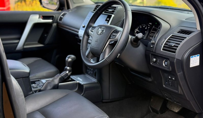 
								Toyota Land Cruiser Prado TXL full									