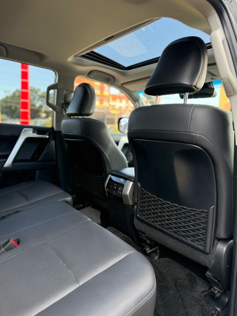 
								Toyota Land Cruiser Prado TXL full									