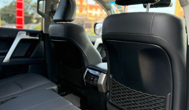 
								Toyota Land Cruiser Prado TXL full									