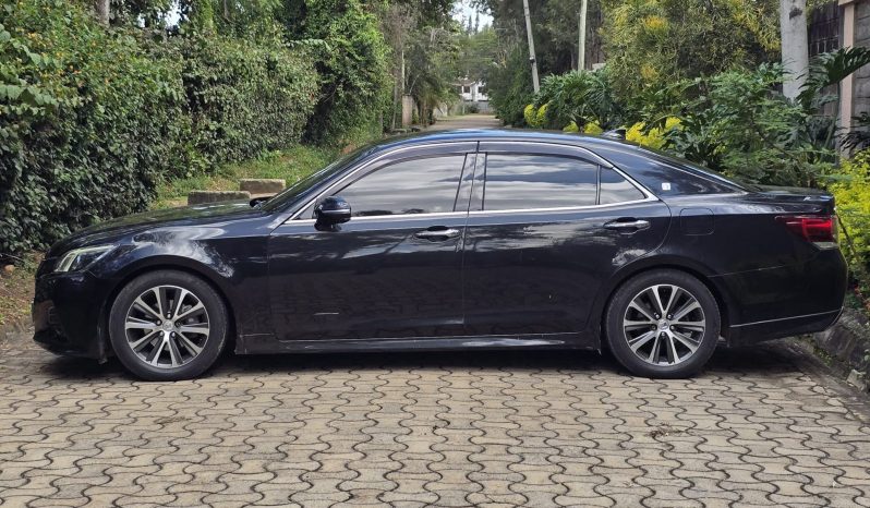 
								Toyota Crown Athelete full									