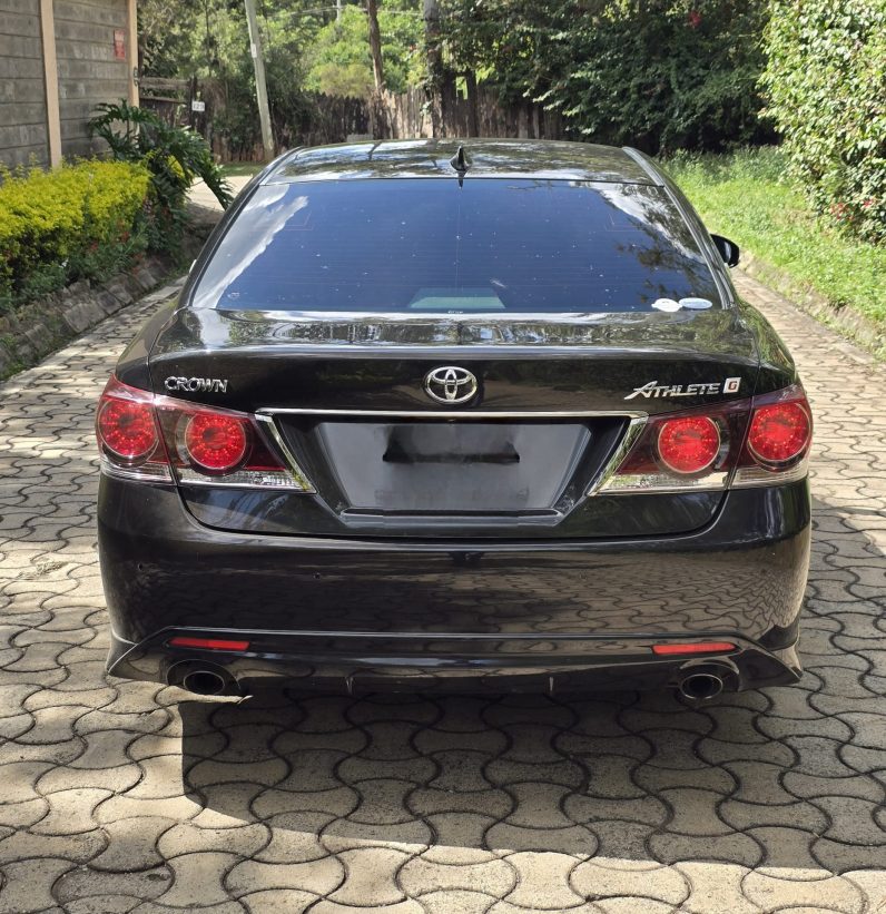 
								Toyota Crown Athelete full									