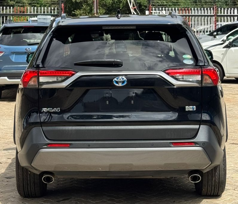 
								Toyota RAV4 full									