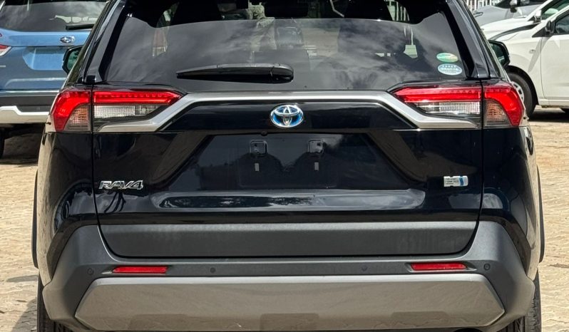 
								Toyota RAV4 full									