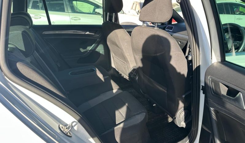 
								Volkswagen Golf variant R line full									