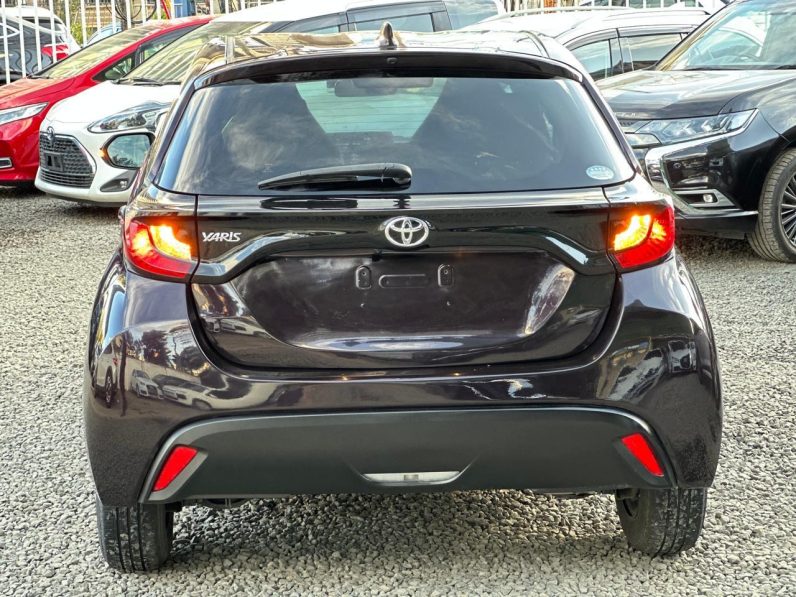 
								Toyota Yaris full									