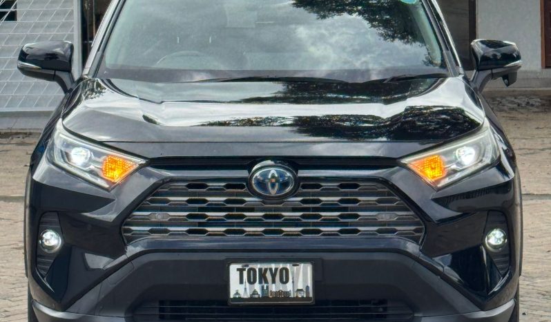 
								Toyota RAV4 full									