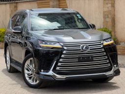 Lexus LX600