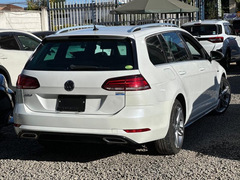 
								Volkswagen Golf variant R line full									