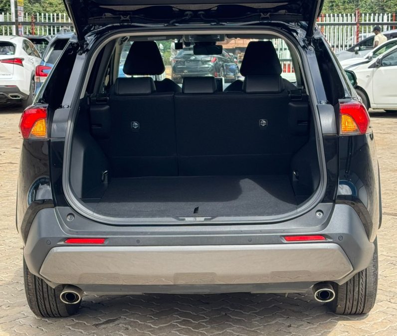 
								Toyota RAV4 full									