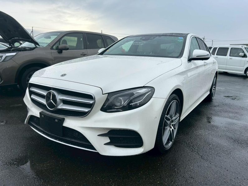 
								Mercedes Benz E200 full									