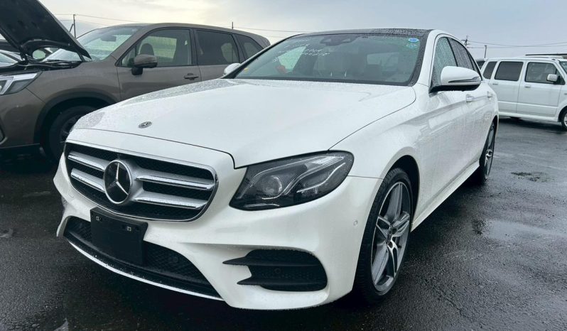 
								Mercedes Benz E200 full									