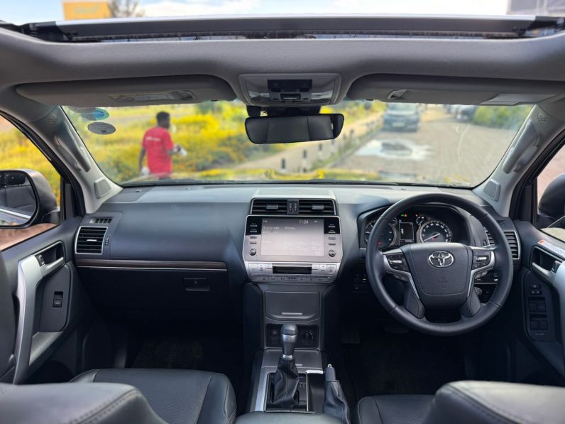 
								Toyota Land Cruiser Prado TXL full									