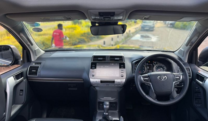 
								Toyota Land Cruiser Prado TXL full									