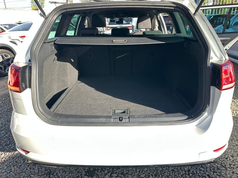 
								Volkswagen Golf variant R line full									