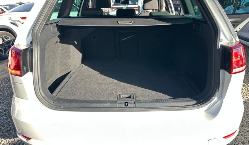 
								Volkswagen Golf variant R line full									