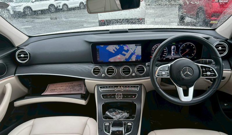 
								Mercedes Benz E200 full									