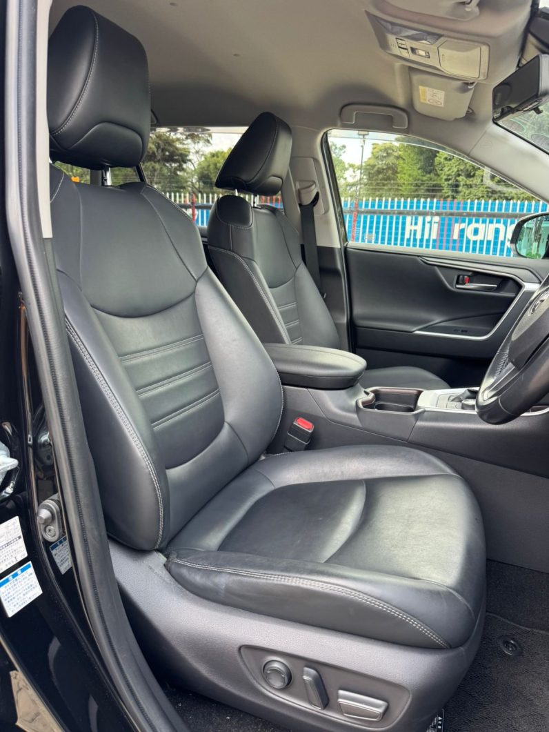 
								Toyota RAV4 full									