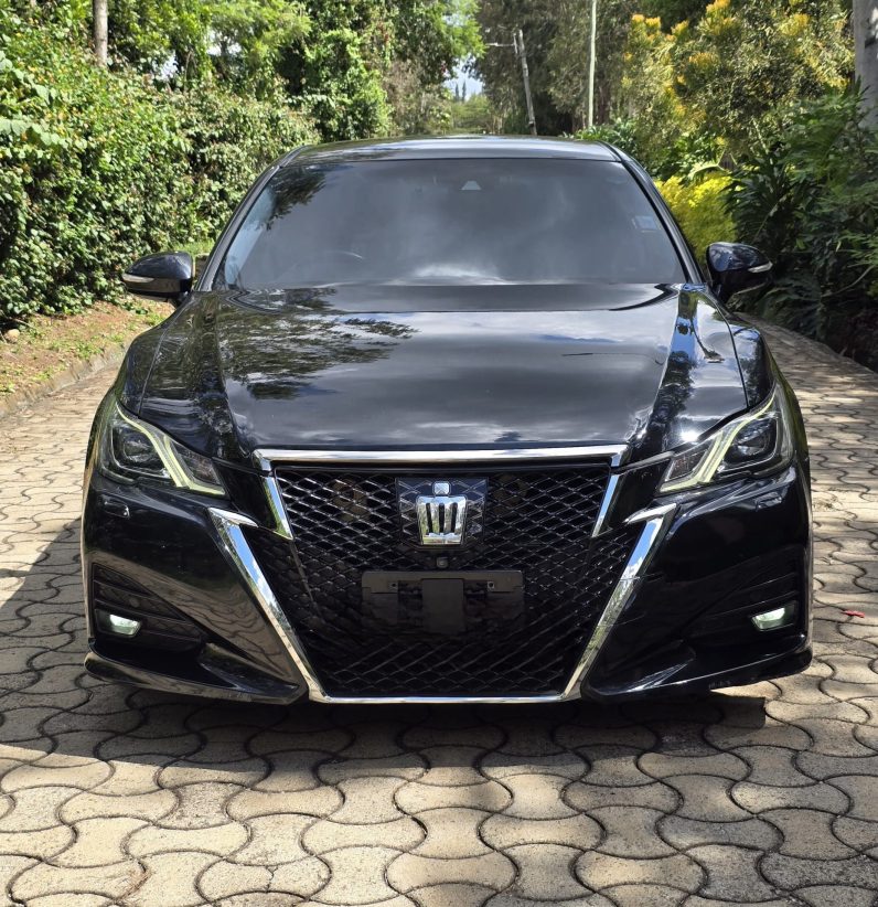 
								Toyota Crown Athelete full									