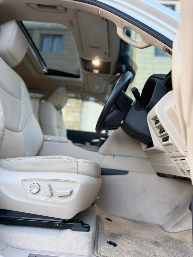 
								Toyota Land Cruiser LC300 ZX full									