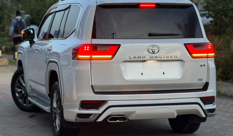 
								Toyota Land Cruiser LC300 ZX full									