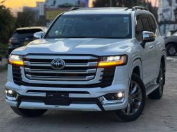 Toyota Land Cruiser LC300 ZX