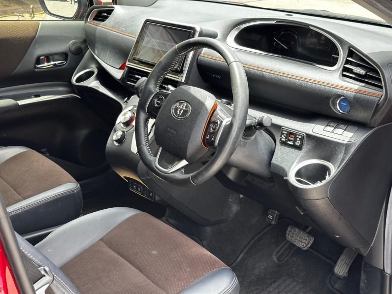 
								Toyota Sienta full									