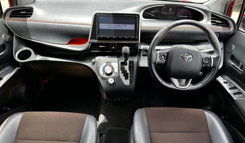 
								Toyota Sienta full									